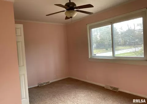 705 S Main St, Benton, IL 62812 photo 16