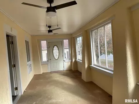 705 S Main St, Benton, IL 62812 photo 8