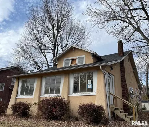 705 S Main St, Benton, IL 62812 photo 1