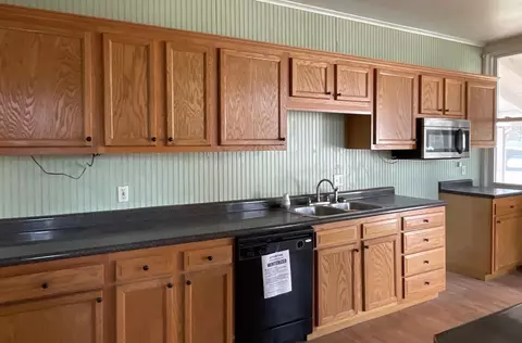 705 S Main St, Benton, IL 62812 photo 9