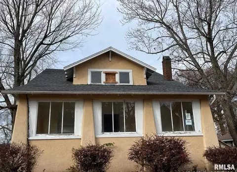 705 S Main St, Benton, IL 62812 photo 2