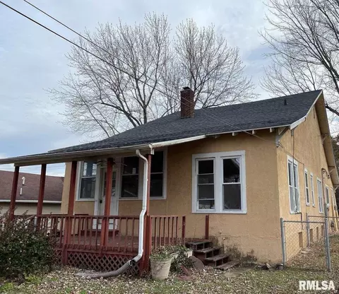 705 S Main St, Benton, IL 62812 photo 5