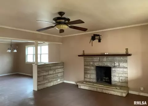 705 S Main St, Benton, IL 62812 photo 15