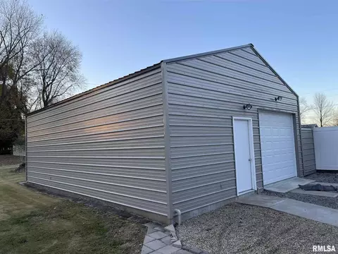 1623 Sunset Dr, Carmi, IL 62821 photo 4