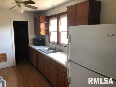 305 S Harrison St, Centralia, IL 62801 photo 2