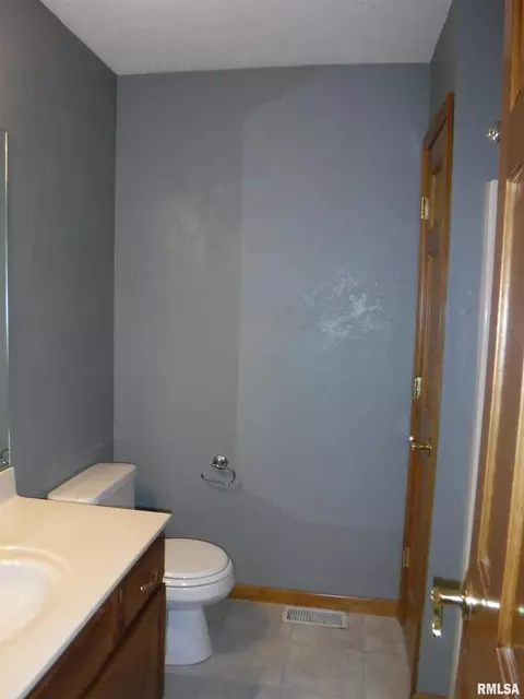 309 Roddy Rd, Salem, IL 62881 photo 4