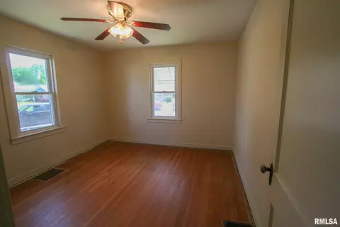 1007 Oak St, Carmi, IL 62821 photo 14