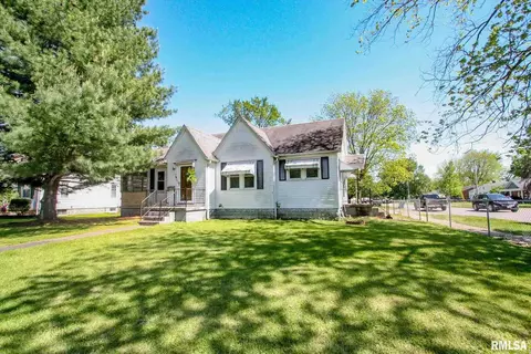 1007 Oak St, Carmi, IL 62821 photo 1
