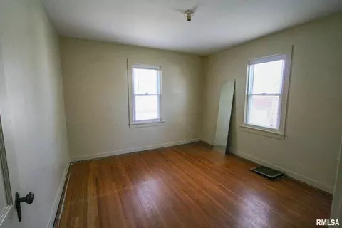 1007 Oak St, Carmi, IL 62821 photo 12