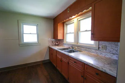 1007 Oak St, Carmi, IL 62821 photo 11