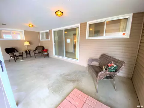 12 Holly Ln, Flora, IL 62839 photo 6