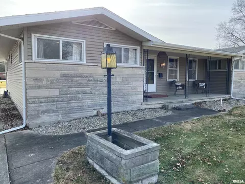12 Holly Ln, Flora, IL 62839 photo 2