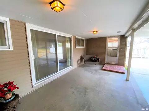 12 Holly Ln, Flora, IL 62839 photo 7