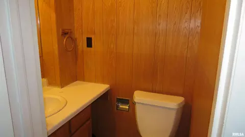 208 S Victor St, Christopher, IL 62822 photo 12