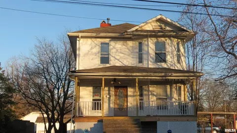 208 S Victor St, Christopher, IL 62822 photo 2