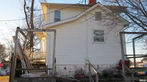 208 S Victor St, Christopher, IL 62822 photo 4