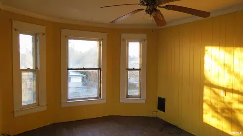 208 S Victor St, Christopher, IL 62822 photo 6