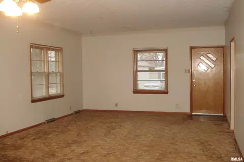 1103 N Johnson St, Marion, IL 62959 photo 3
