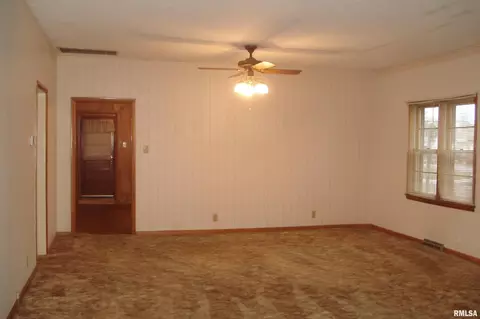 1103 N Johnson St, Marion, IL 62959 photo 4