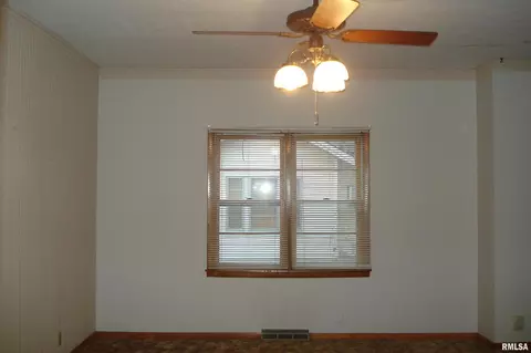 1103 N Johnson St, Marion, IL 62959 photo 8