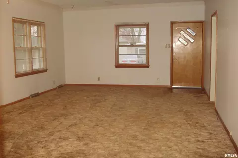 1103 N Johnson St, Marion, IL 62959 photo 2