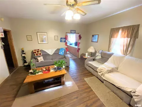 930 S State St, Flora, IL 62839 photo 8