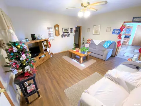 930 S State St, Flora, IL 62839 photo 6