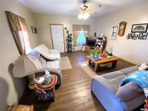 930 S State St, Flora, IL 62839 photo 5