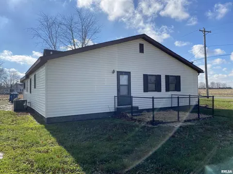 930 S State St, Flora, IL 62839 photo 37