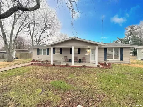 807 E Main St, Christopher, IL 62822 photo 1