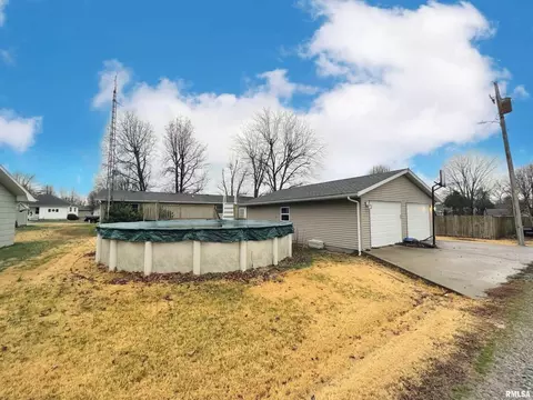 807 E Main St, Christopher, IL 62822 photo 4