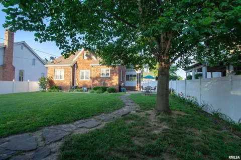 309 3rd St, Carmi, IL 62821 photo 4