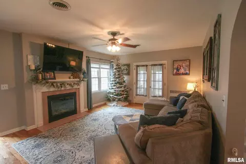 309 3rd St, Carmi, IL 62821 photo 5