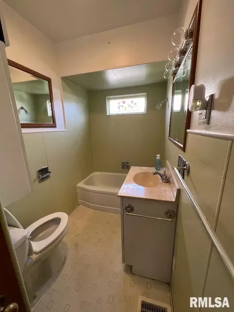509 Melrose Ave, Centralia, IL 62801 photo 14