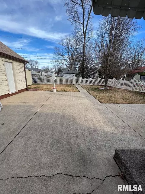 509 Melrose Ave, Centralia, IL 62801 photo 3