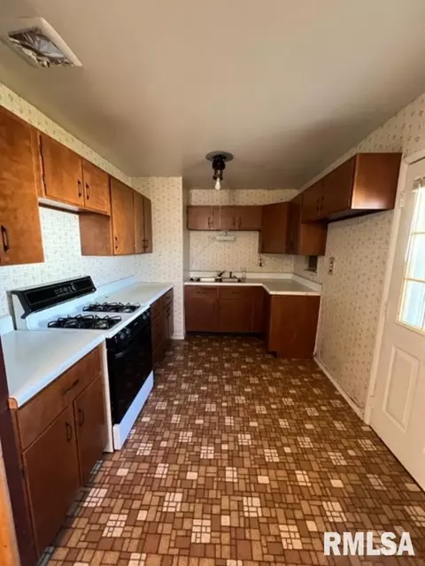 32 Arline Dr, Centralia, IL 62801 photo 4