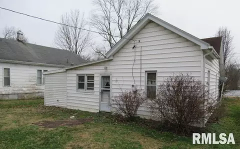 111 Kirk St, Anna, IL 62906 photo 2