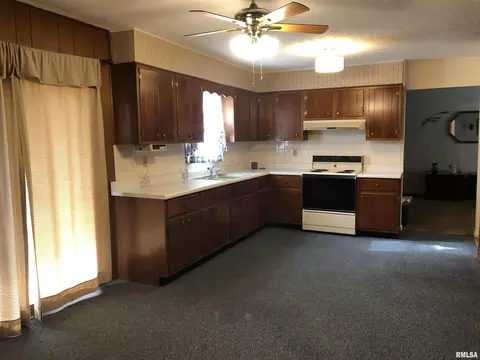 1107 W Goodall St, Marion, IL 62959 photo 3