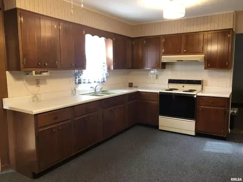 1107 W Goodall St, Marion, IL 62959 photo 2