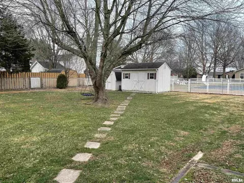 1002 E Gregory St, Marion, IL 62959 photo 8