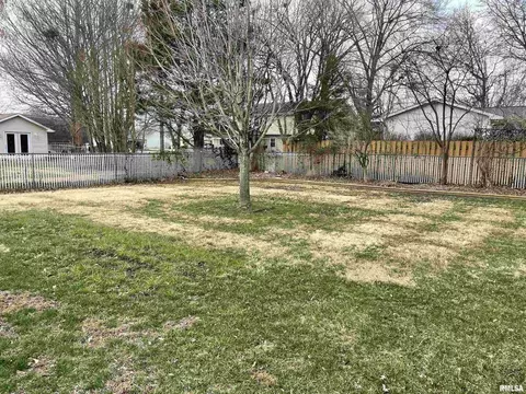 1002 E Gregory St, Marion, IL 62959 photo 7