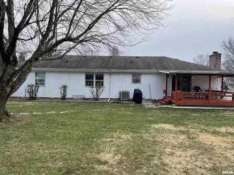 1002 E Gregory St, Marion, IL 62959 photo 3