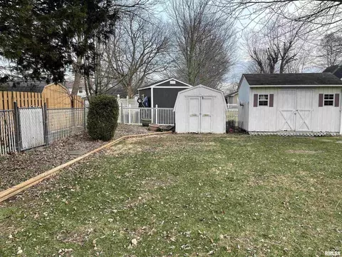1002 E Gregory St, Marion, IL 62959 photo 6