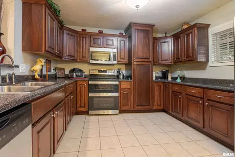 2306 Spring Ln, Marion, IL 62959 photo 14