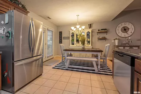 2306 Spring Ln, Marion, IL 62959 photo 16