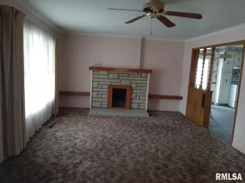 503 S Victor St, Christopher, IL 62822 photo 2