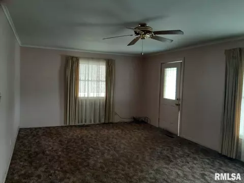 503 S Victor St, Christopher, IL 62822 photo 3