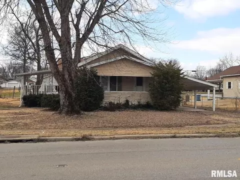 503 S Victor St, Christopher, IL 62822 photo 17