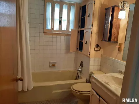 503 S Victor St, Christopher, IL 62822 photo 11