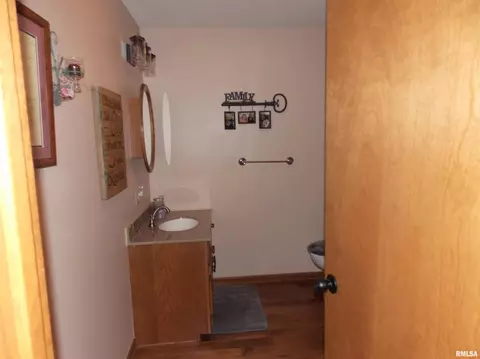 202 N Cherry St, Hoffman, IL 62250 photo 20